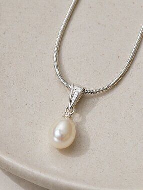 Handmade Freshwater Pearl Pendant Necklace Silver Plated Chain Minimalist Elegan
